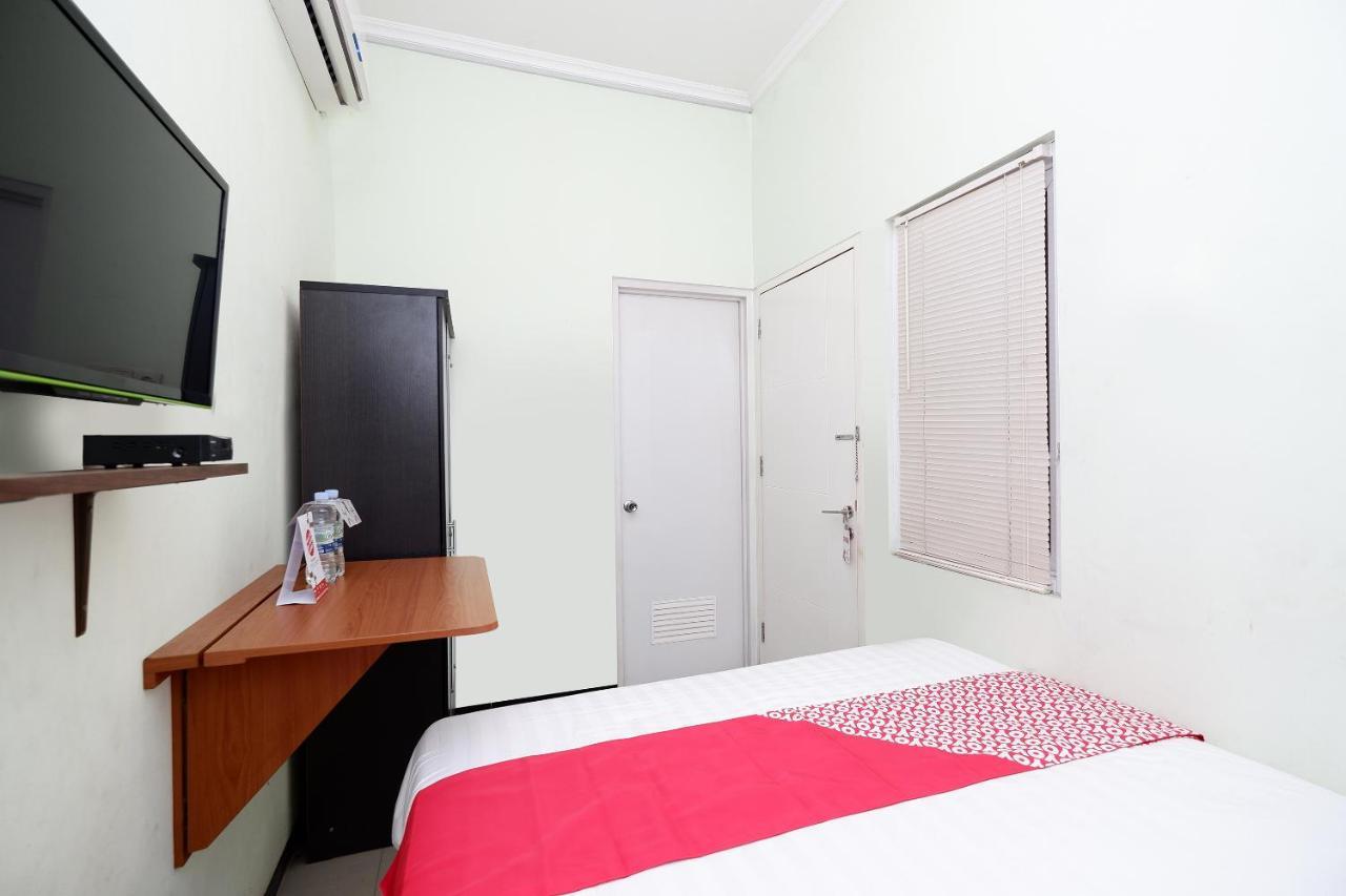 Oyo 1815 Gatsu Residence Семаранг Экстерьер фото